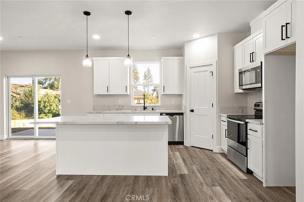 Kitchen with island